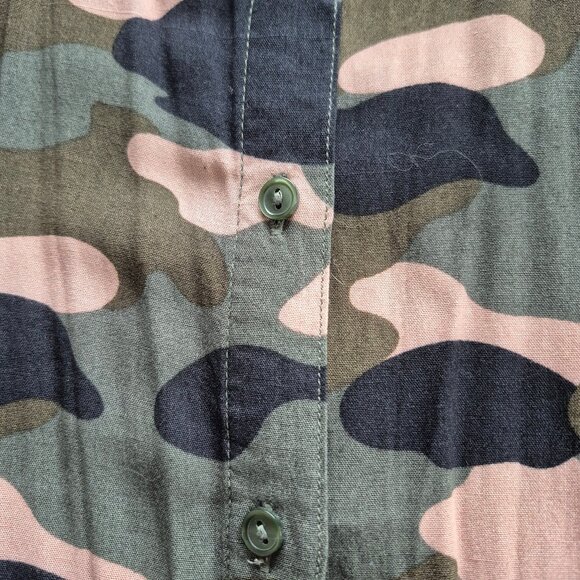 H&M Divided camo light button up shirt - Picture 3 of 9